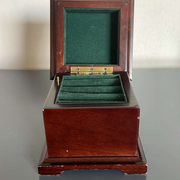 Bombay Musical Ring Box - Picture 7 of 8